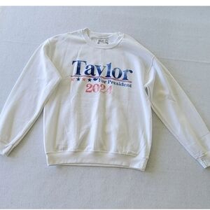 Taylor Swift For President Sweatshirt White Long Sleeve Size M.